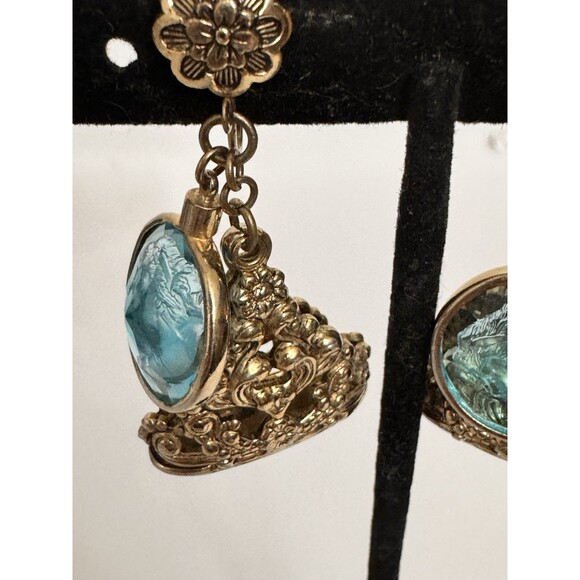 Vintage Accessocraft NYC Blue Cameo Dangle Earrings Goldtone Screwback Signed - Picture 4 of 12
